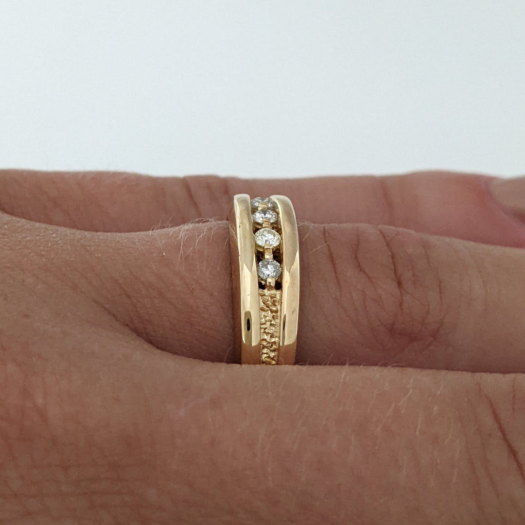 14K .12 CARAT TOTAL WEIGHT SI2 I DIAMOND ROUND (4) ESTATE BAND 4.7 GRAMS