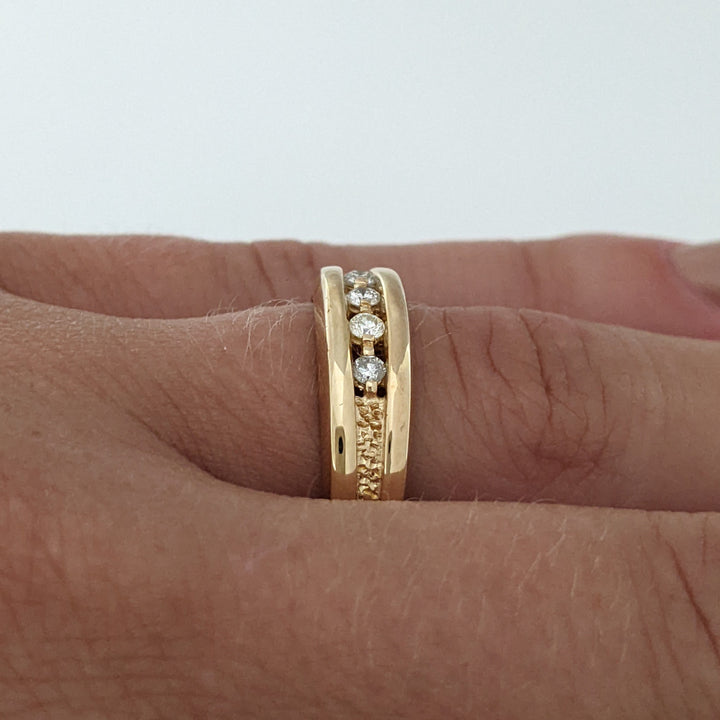 14K .12 CARAT TOTAL WEIGHT SI2 I DIAMOND ROUND (4) ESTATE BAND 4.7 GRAMS