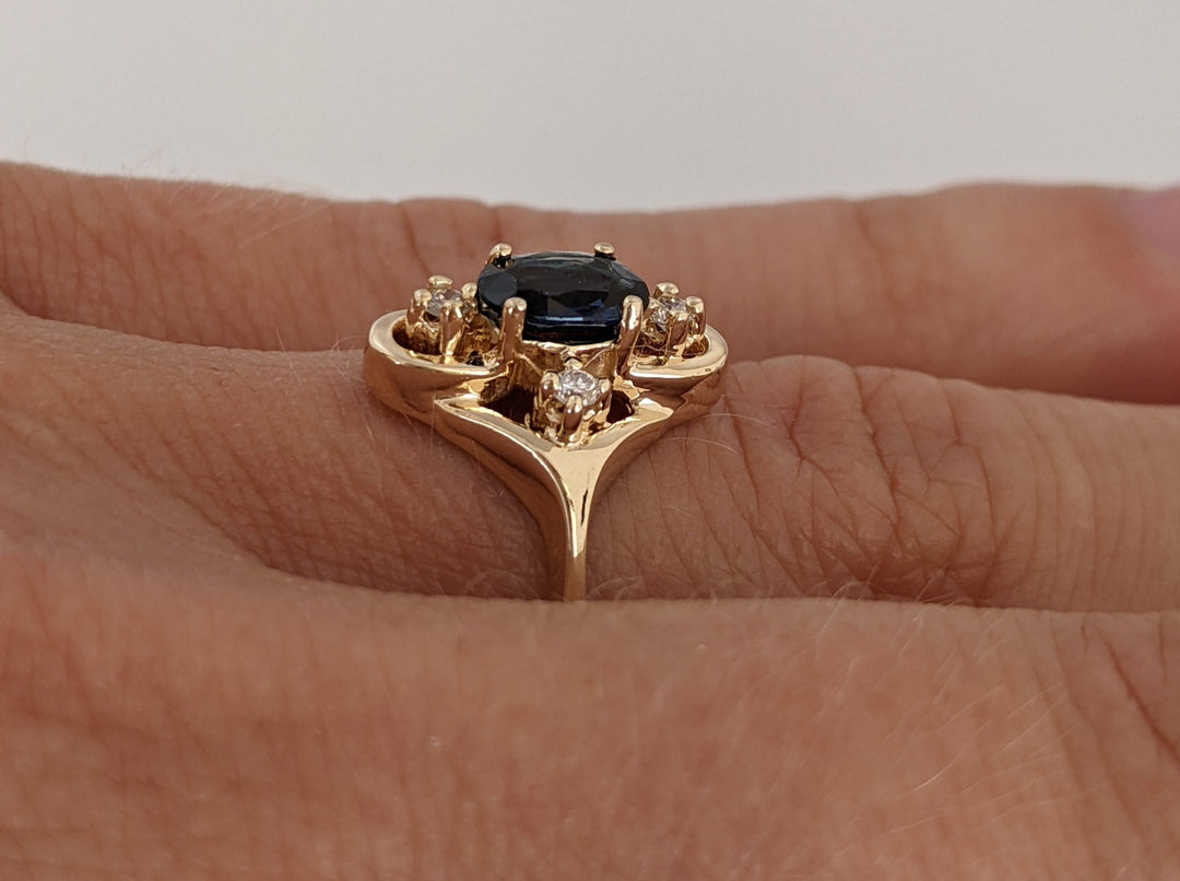 14K SAPPHIRE OVAL 4X6 WITH (4) MELEE ESTATE RING 2.4 GRAMS