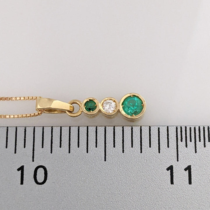 18K EMERALD ROUND 4MM (1) 2MM (1) WITH .06CT DIAMOND (1) BEZEL ESTATE PENDANT & 14K CHAIN 3.3 GRAMS