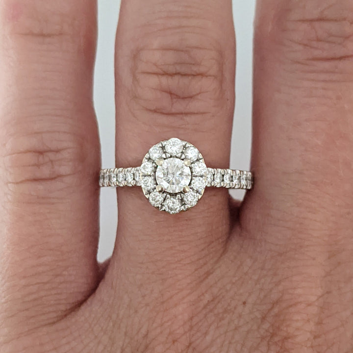 14K WHITE .62 CARAT TOTAL WEIGHT I1 G DIAMOND ROUND (27) " FIRST LIGHT" ESTATE RING 3.5 GRAMS