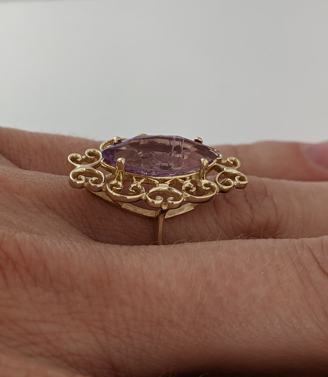 10K AMETHYST MARQUISE 7X15 WITH SWIRL BOARDER 3.1 GRAMS