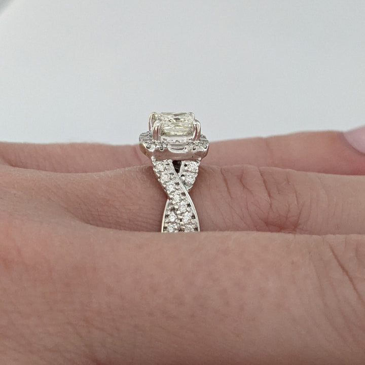 14K WHITE .92CTW SI1 J-L DIAMOND PRINCESS CUT (1) ROUND (46) BAGUETTE/EMERALD CUT (4) ESTATE RING 4.9 GRAMS