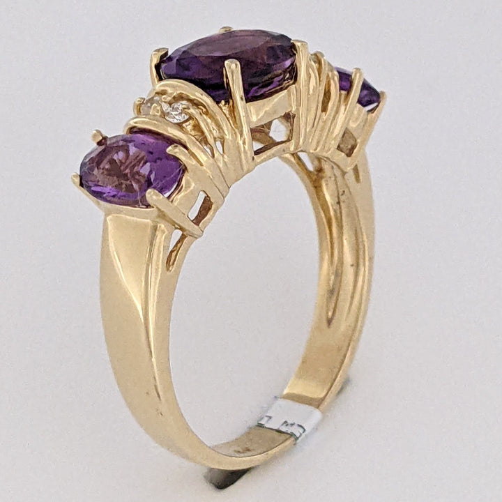 14K AMETHYST OVAL (1) 6X8 (2) 4X6 WITH (4) MELEE ESTATE RING 4.1 GRAMS