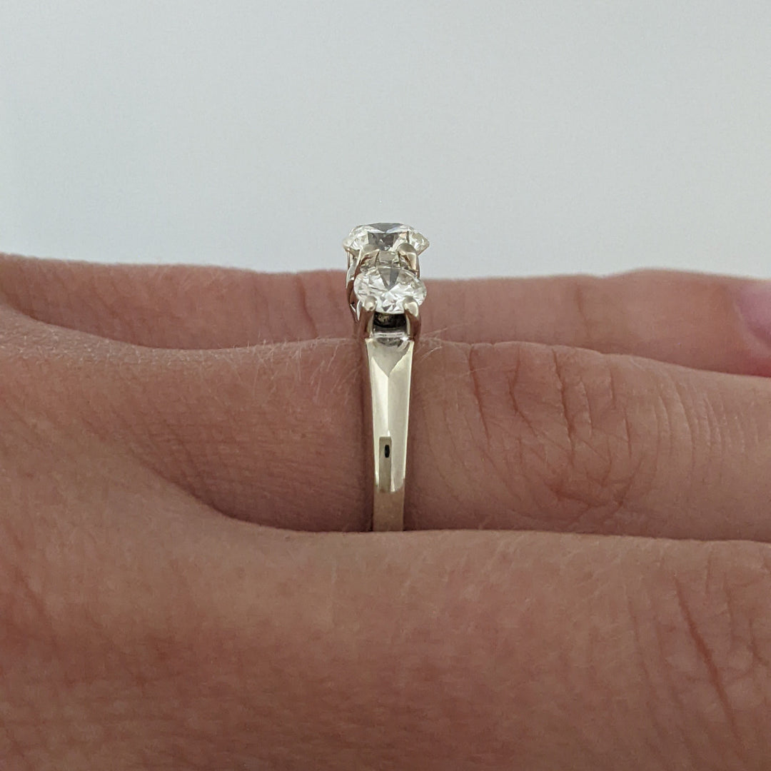 14K WHITE 1.01 CARAT TOTAL WEIGHT SI2 I DIAMOND ROUND (3) ESTATE TRINITY RING 3.9 GRAMS