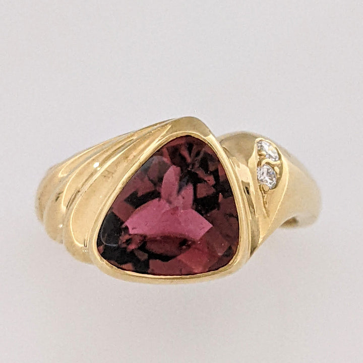 18K PINK TOURMALINE CABACHON TRILLION 8.75MM WITH (2) MELEE ESTATE RING 5.7 GRAMS