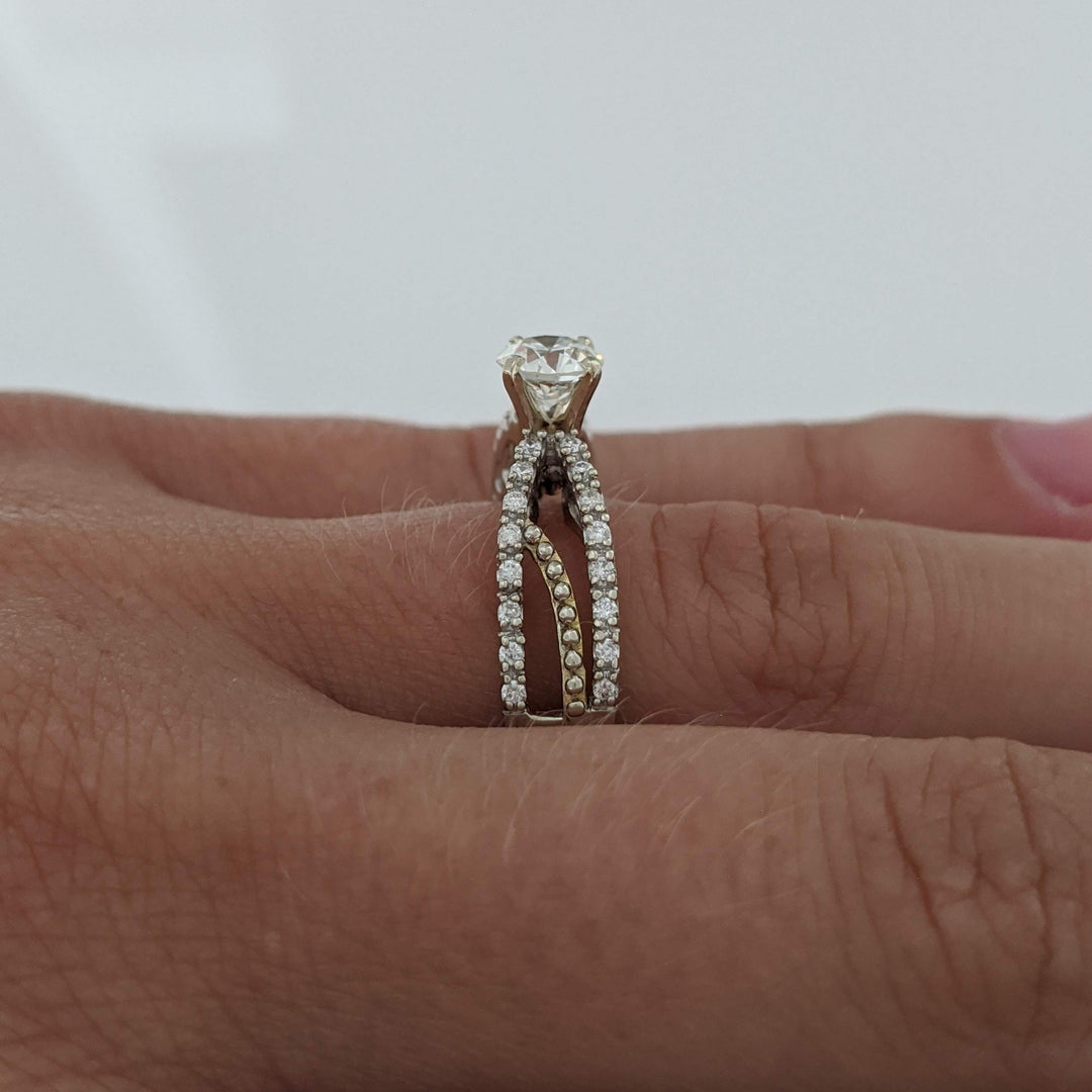 10K TWO-TONE .47 CARAT TOTAL DIAMOND ROUND VVS K WITH (32) MELEE ESTATE RING 3.4 GRAMS