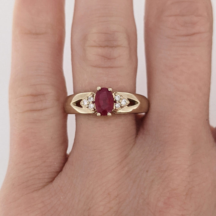 18K WHITE RUBY OVAL 4X6 WITH (6) MELEE ESTATE RING 4.5 GRAMS