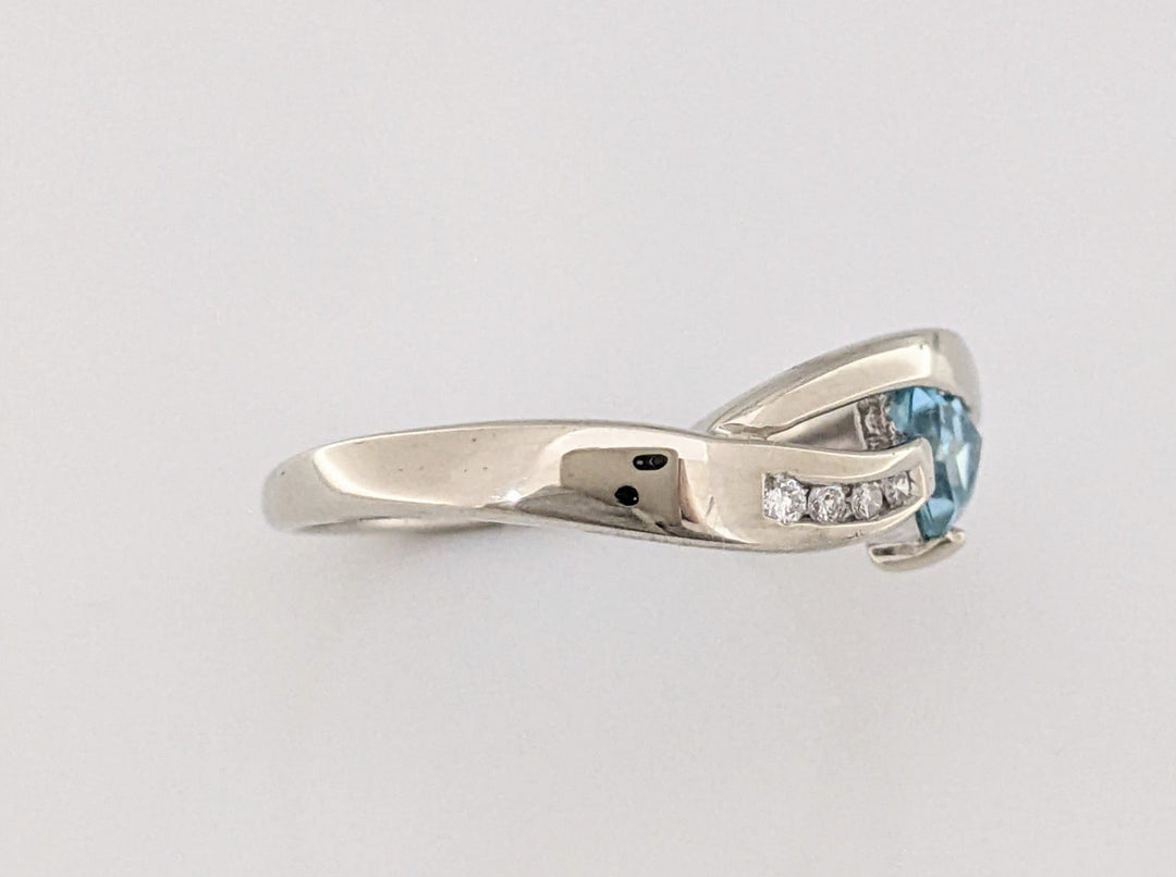 10K WHITE BLUE TOPAZ TRILLION 5MM WITH 4 DIAMONDS ESTATE RING 3.4 GRAMS