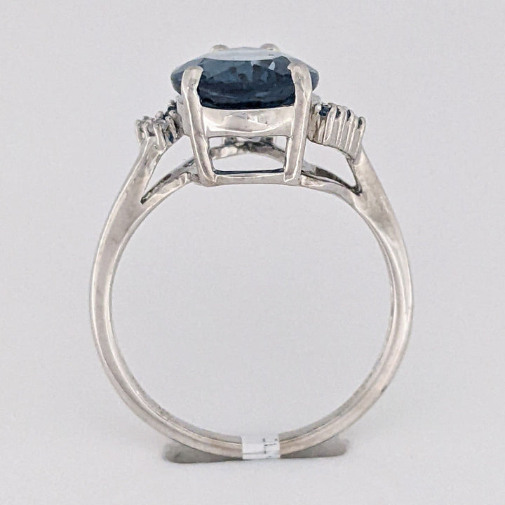 10K WHITE LONDON BLUE TOPAZ WITH (6) BLUE TOPAZ AND (2) WHITE TOPAZ ESTATE RING 3.5 GRAMS