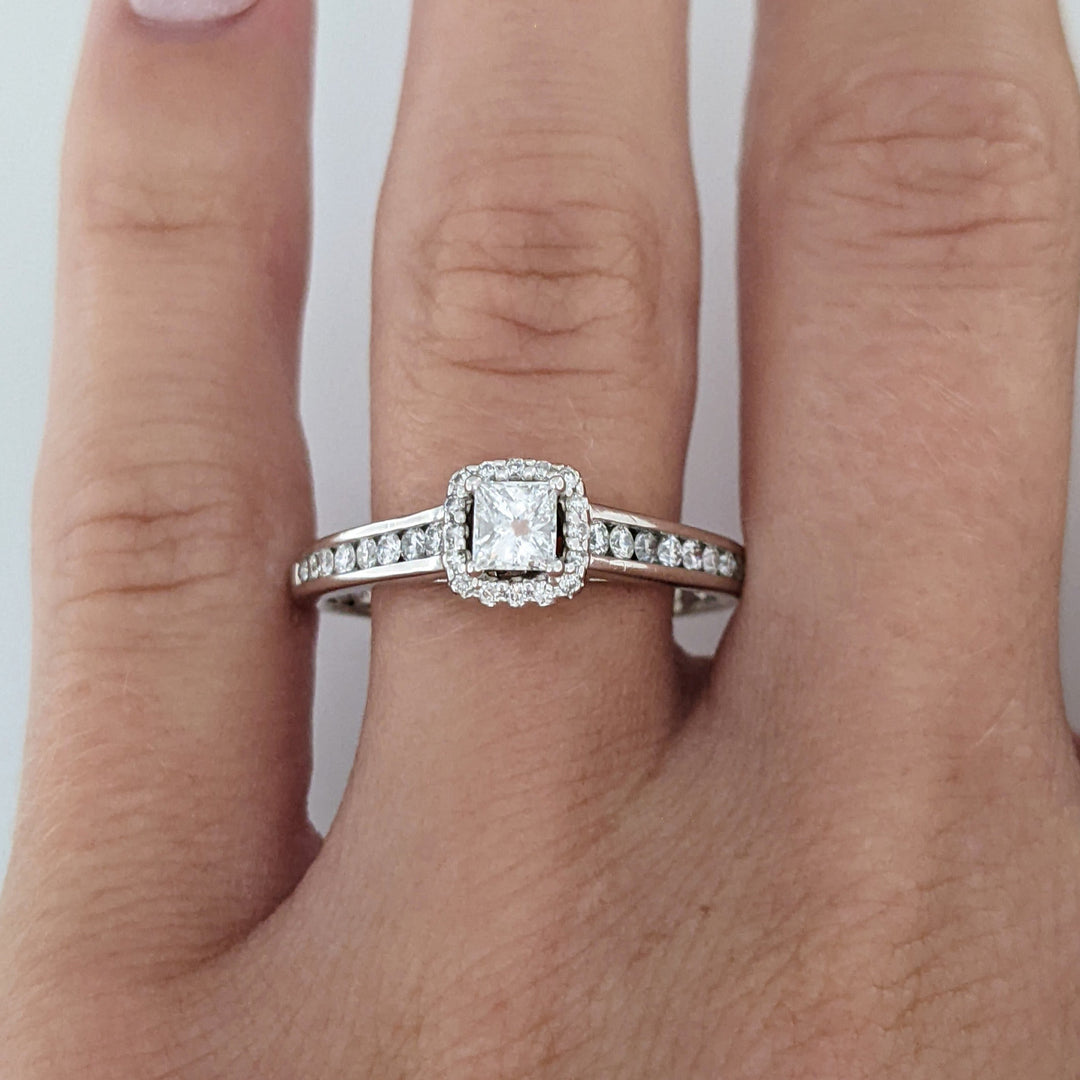 14K WHITE .50CTW SI1 H DIAMOND PRINCESS CUT (1) ROUND (32) ESTATE HALO RING 6.5 GRAMS