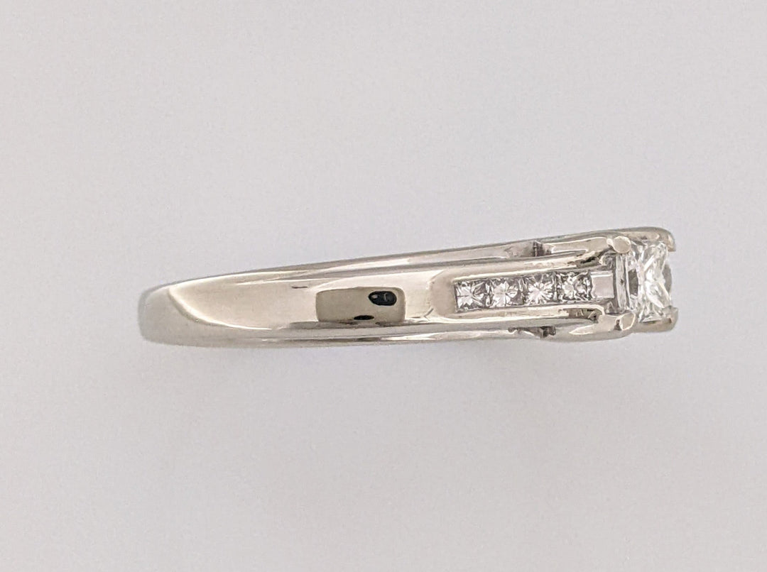 14K WHITE .50 CARAT TOTAL WEIGHT SI1 I DIAMOND PRINCESS CUT (9) ROUND (2) ESTATE RING 4.8 GRAMS