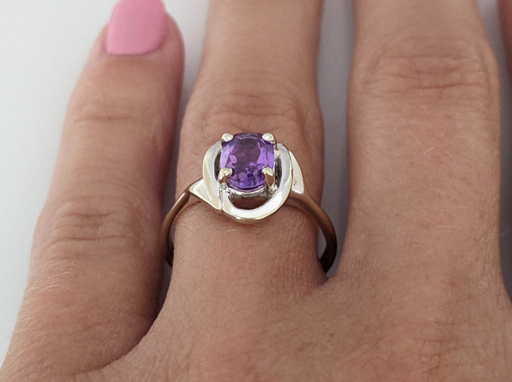 14K WHITE AMETHYST OVAL 5X7 GOLD TRIM ESTATE RING 2.6 GRAMS