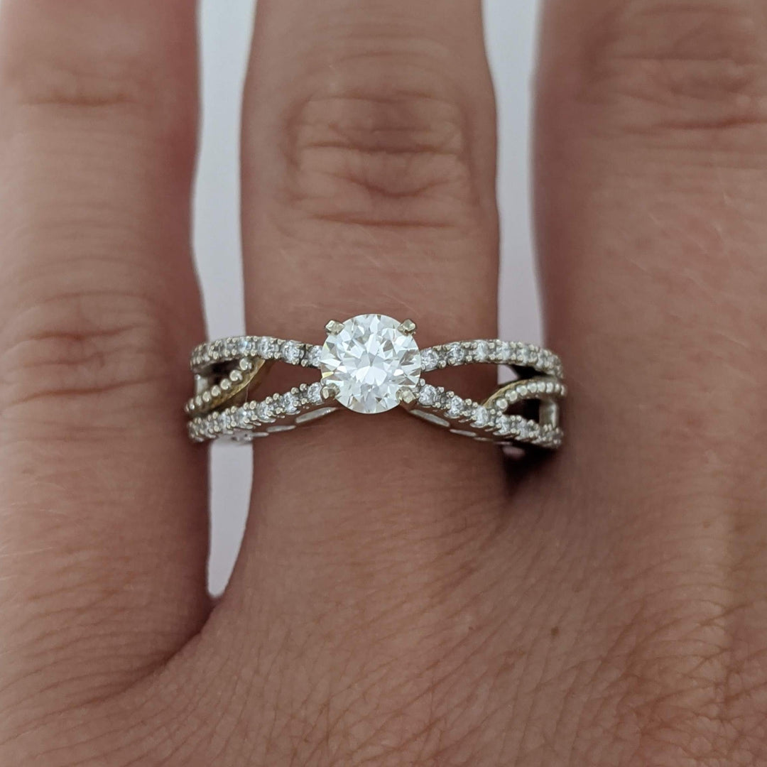10K TWO-TONE .47 CARAT TOTAL DIAMOND ROUND VVS K WITH (32) MELEE ESTATE RING 3.4 GRAMS