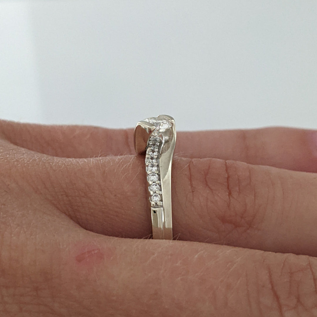 14K .48 CARAT TOTAL WEIGHT I1 H DIAMOND ROUND (16) BYPASS ESTATE RING 4.3 GRAMS