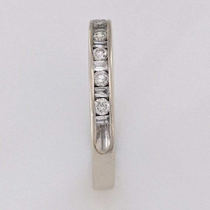 14K WHITE .22 CARAT TOTAL WEIGHT I1 H DIAMOND ROUND (7) BAGUETTE (8) ESTATE CHANNEL BAND 1.7 GRAMS