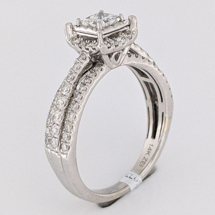 14K WHITE .85 CARAT TOTAL WEIGHT I1 H DIAMOND PRINCESS CUT (1) ROUND (72) ESTATE HALO RING 4.2 GRAMS