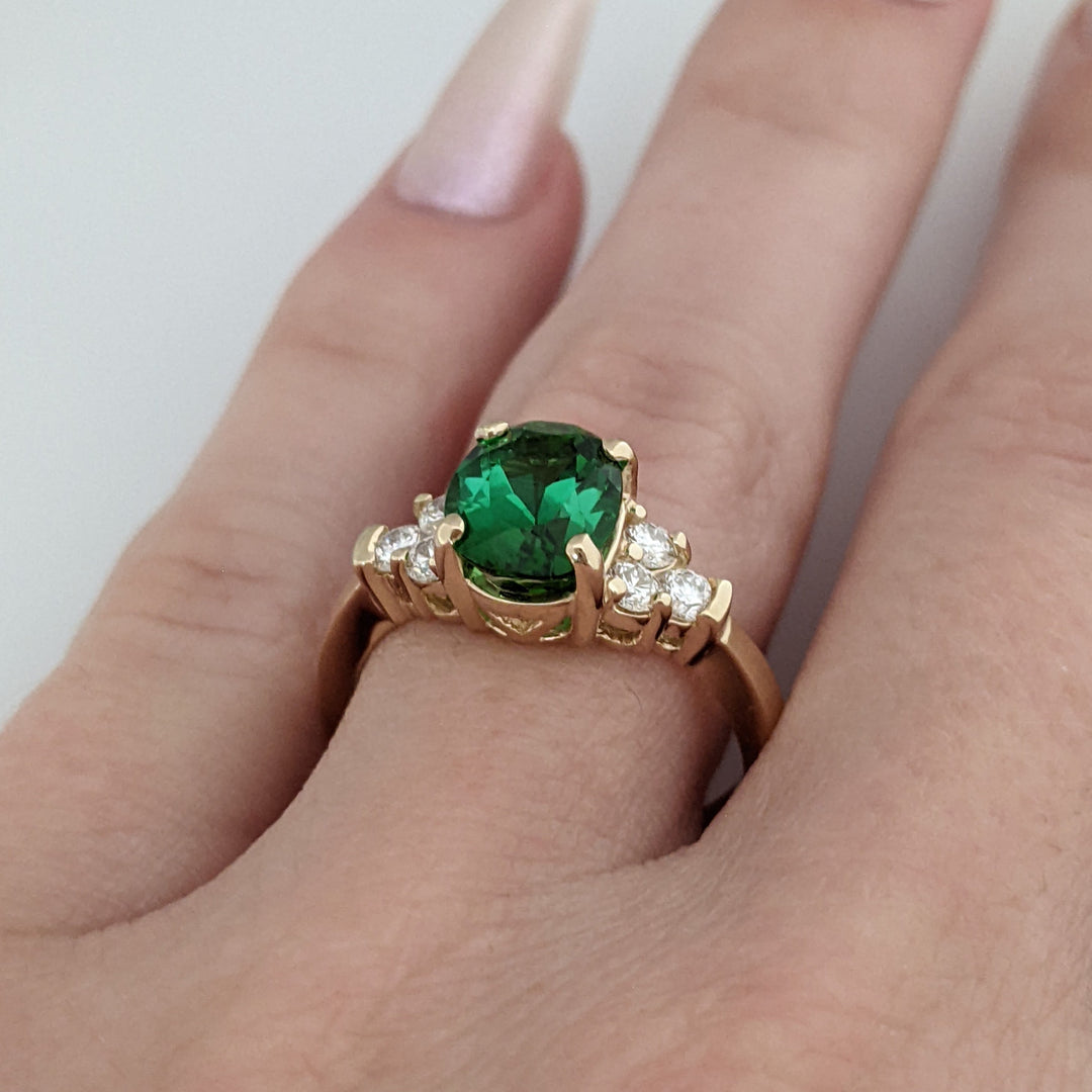 14K GREEN TOURMALINE OVAL 1.92 CARAT TOTAL WITH .29 DIAMOND TOTAL WEIGHT ESTATE RING 4.0 GRAMS