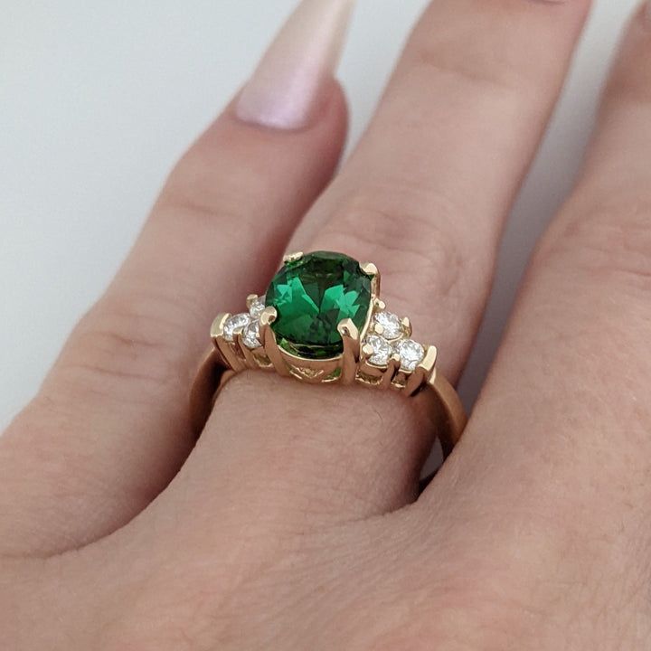 14K GREEN TOURMALINE OVAL 1.92 CARAT TOTAL WITH .29 DIAMOND TOTAL WEIGHT ESTATE RING 4.0 GRAMS