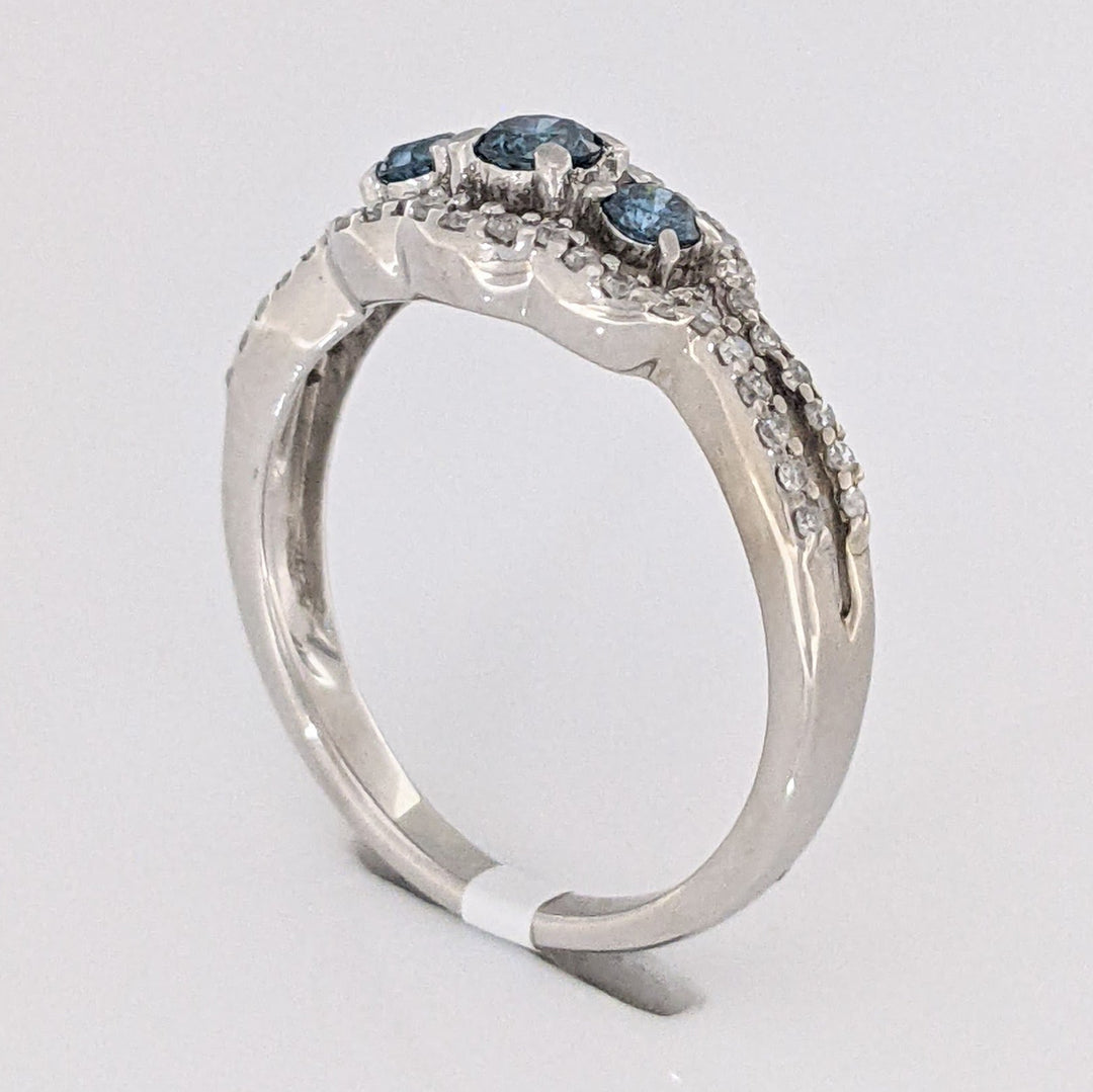 10K WHITE .51 CARAT TOTAL WEIGHT DIAMOND ROUND (3) BLUE WITH (46) WHITE ROUND ESTATE RING 2.3 GRAMS