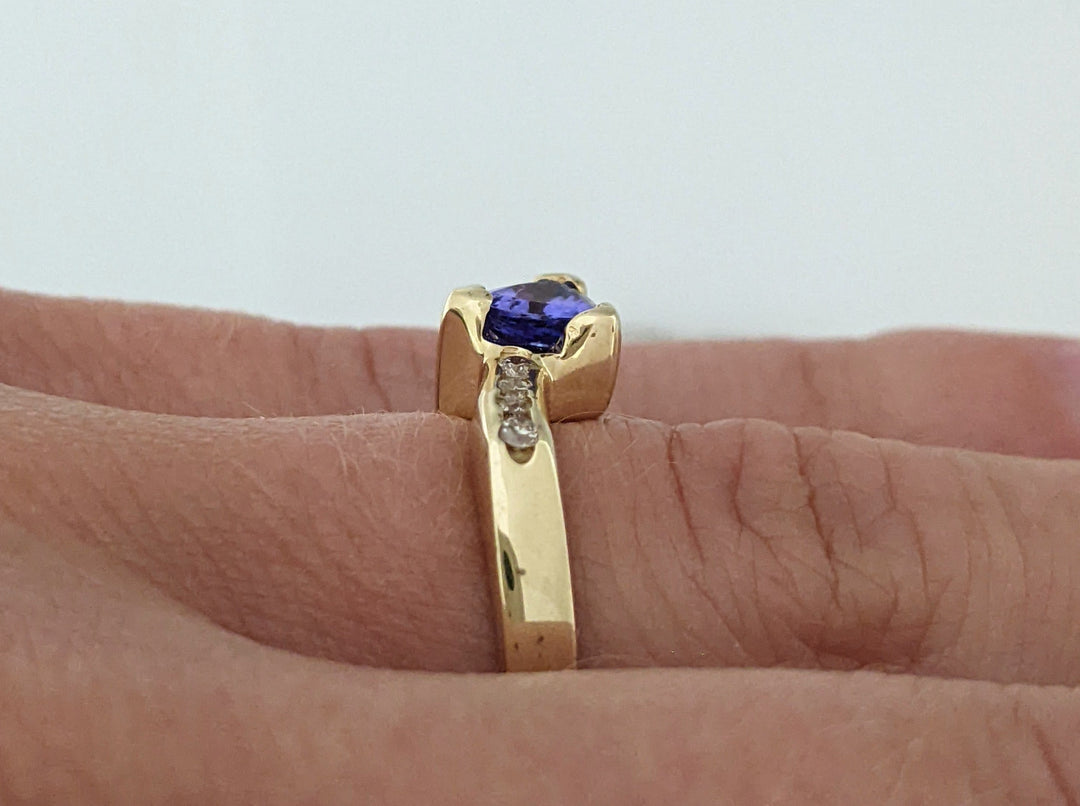 14K TANZANITE TRILLION "AA" 4.5MM WITH .06 DIAMOND TOTAL WEIGHT (4) ESTATE RING 2.7 GRAMS