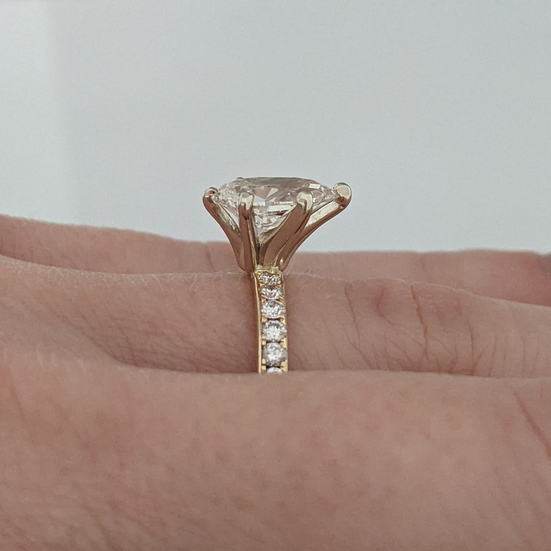 14K 1.83 CARAT TOTAL WEIGHT SI1 I DIAMOND PEAR WITH (16) ROUND MELEE ESTATE RING 2.5 GRAMS