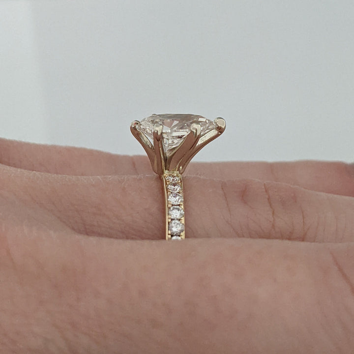 14K 1.83 CARAT TOTAL WEIGHT SI1 I DIAMOND PEAR WITH (16) ROUND MELEE ESTATE RING 2.5 GRAMS