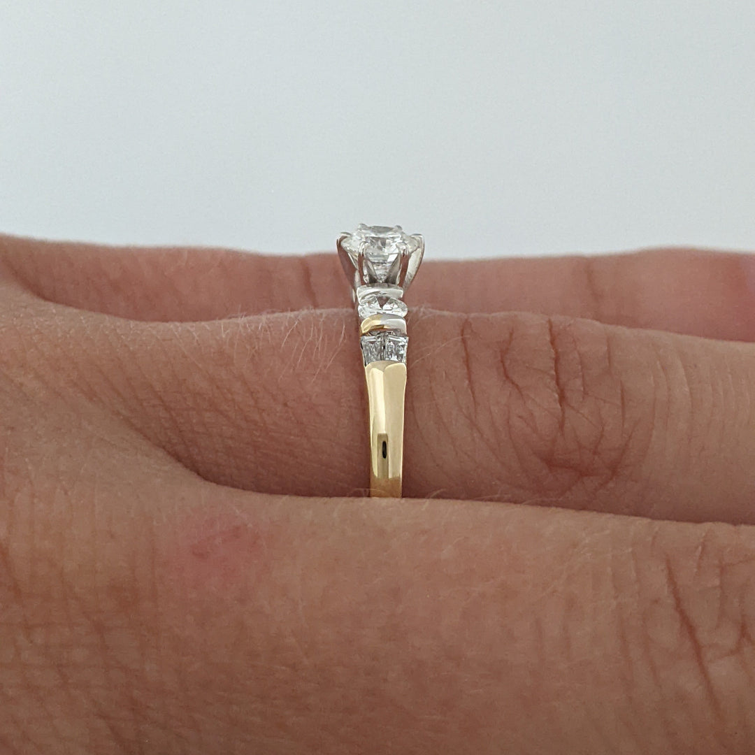 14K .55 CARAT TOTAL WEIGHT SI1-I1 H DIAMOND ROUND (7) ESTATE RING 2.1 GRAMS