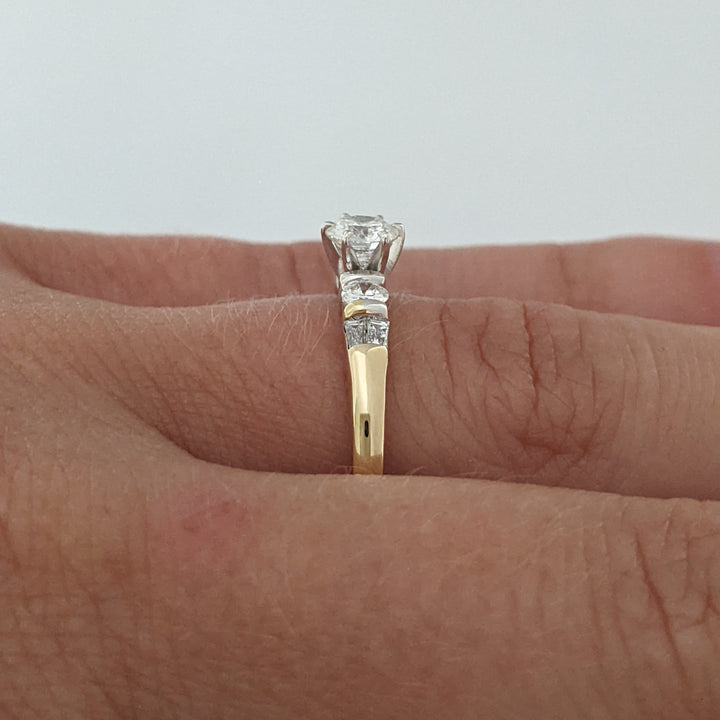 14K .55 CARAT TOTAL WEIGHT SI1-I1 H DIAMOND ROUND (7) ESTATE RING 2.1 GRAMS