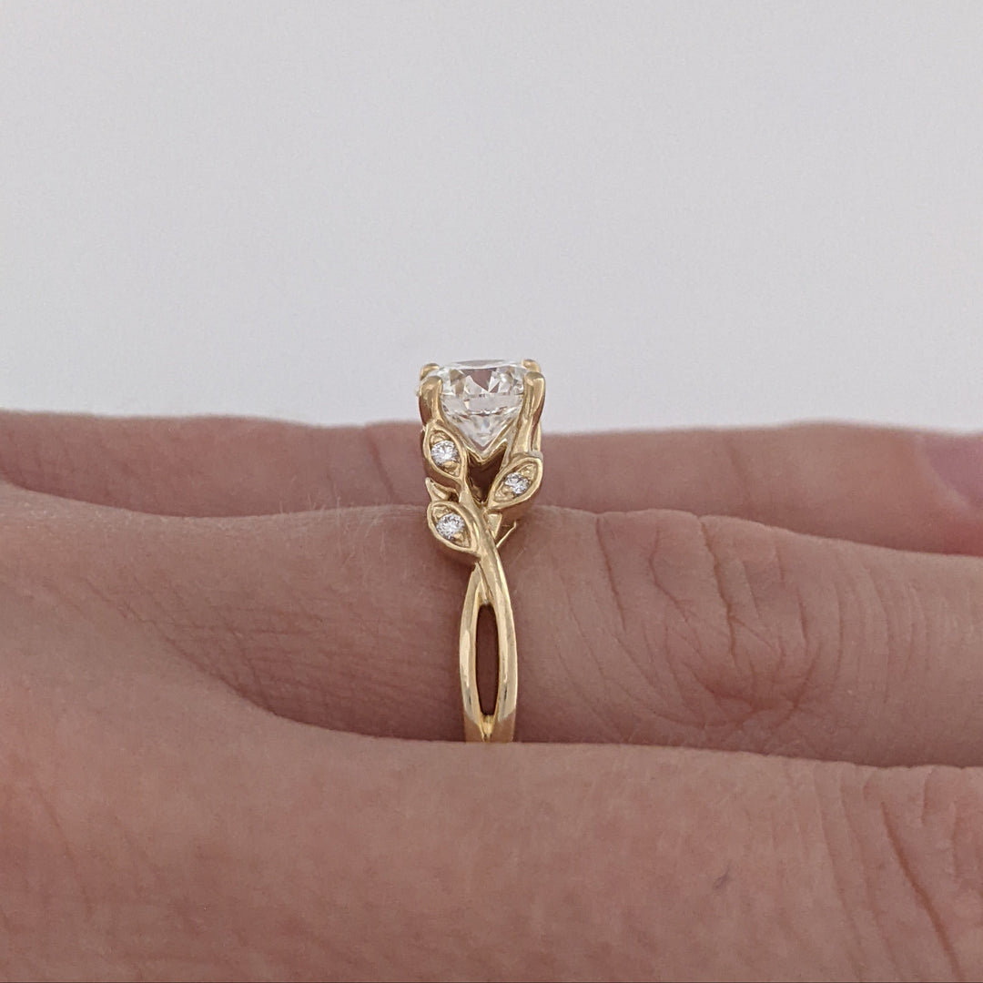 14K .90 CARAT TOTAL VS2 E DIAMOND ROUND WITH (10) MELEE ESTATE RING 3.8 GRAMS