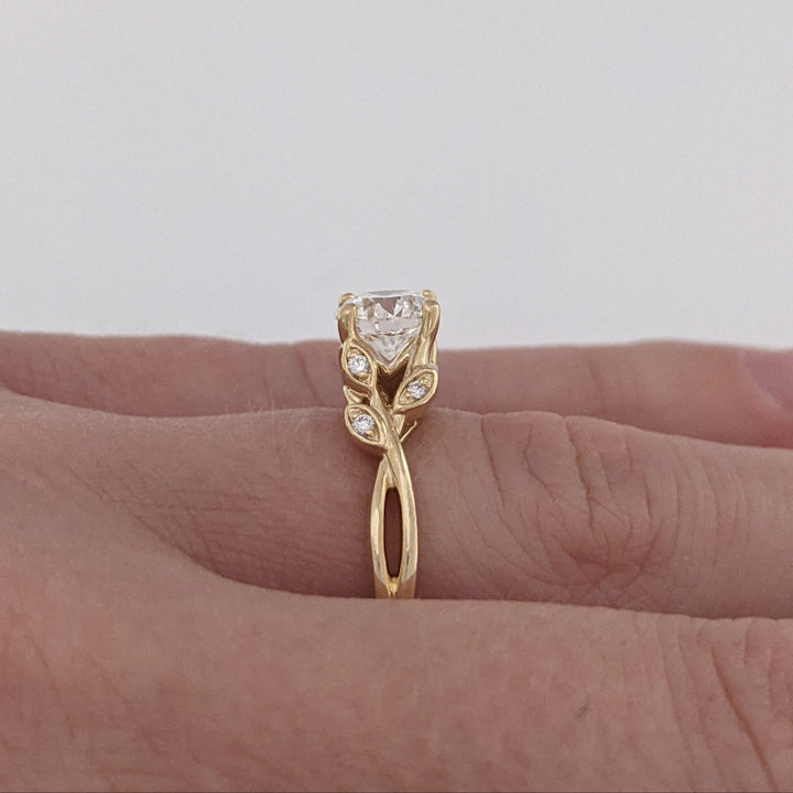 14K .90 CARAT TOTAL VS2 E DIAMOND ROUND WITH (10) MELEE ESTATE RING 3.8 GRAMS