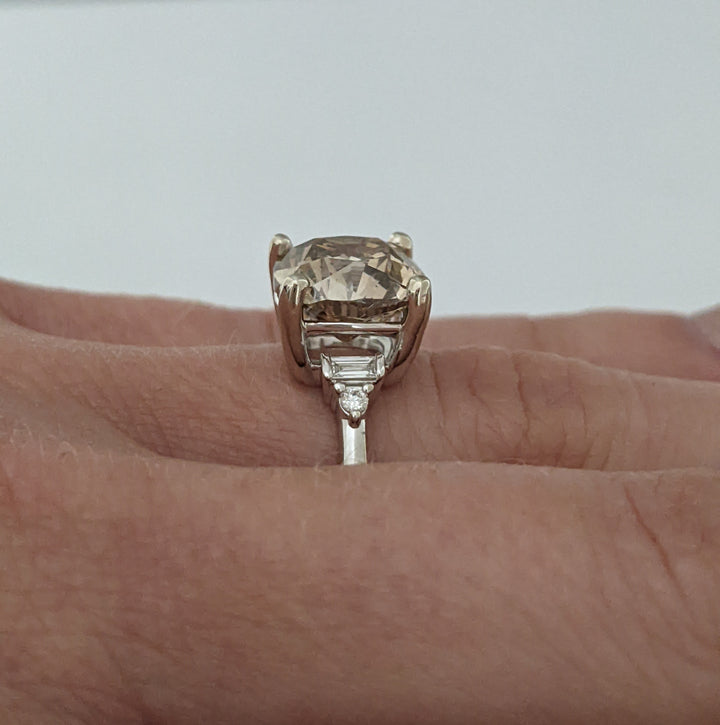 14K WHITE 3.67CT SI2 BROWN CUSHION CUT DIAMOND WITH (2) EMERALD CUT AND (2) ROUND DIAMONDS ESTATE RING  4.0 GRAMS