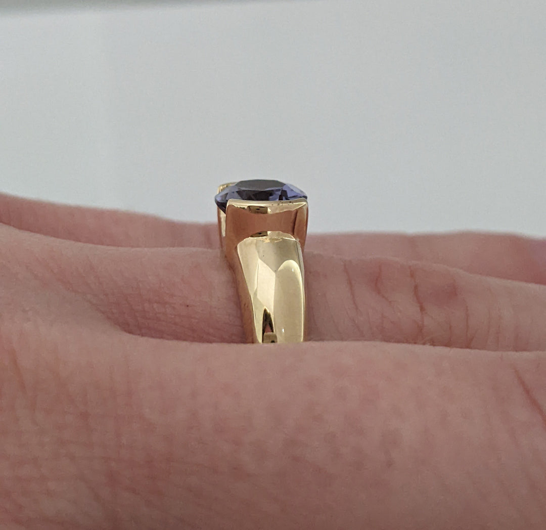 14K IOLITE OVAL 7X9 HALF BEZEL ESTATE RING 3.5 GRAMS