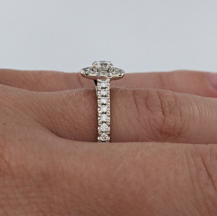 14K WHITE .62 CARAT TOTAL WEIGHT I1 G DIAMOND ROUND (27) " FIRST LIGHT" ESTATE RING 3.5 GRAMS