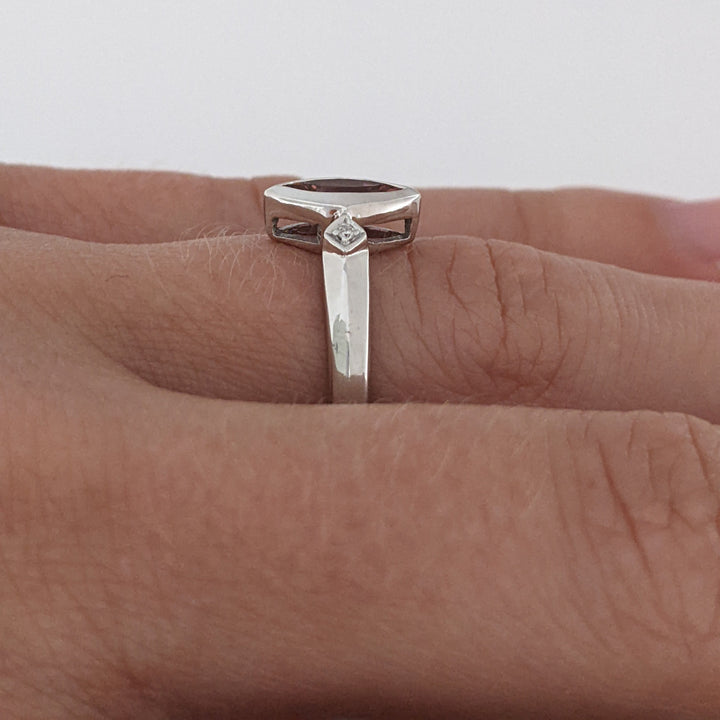14K WHITE PINK TOURMALINE MARQUISE 4X5 WITH (2) MELEE ESTATE RING 2.3 GRAMS