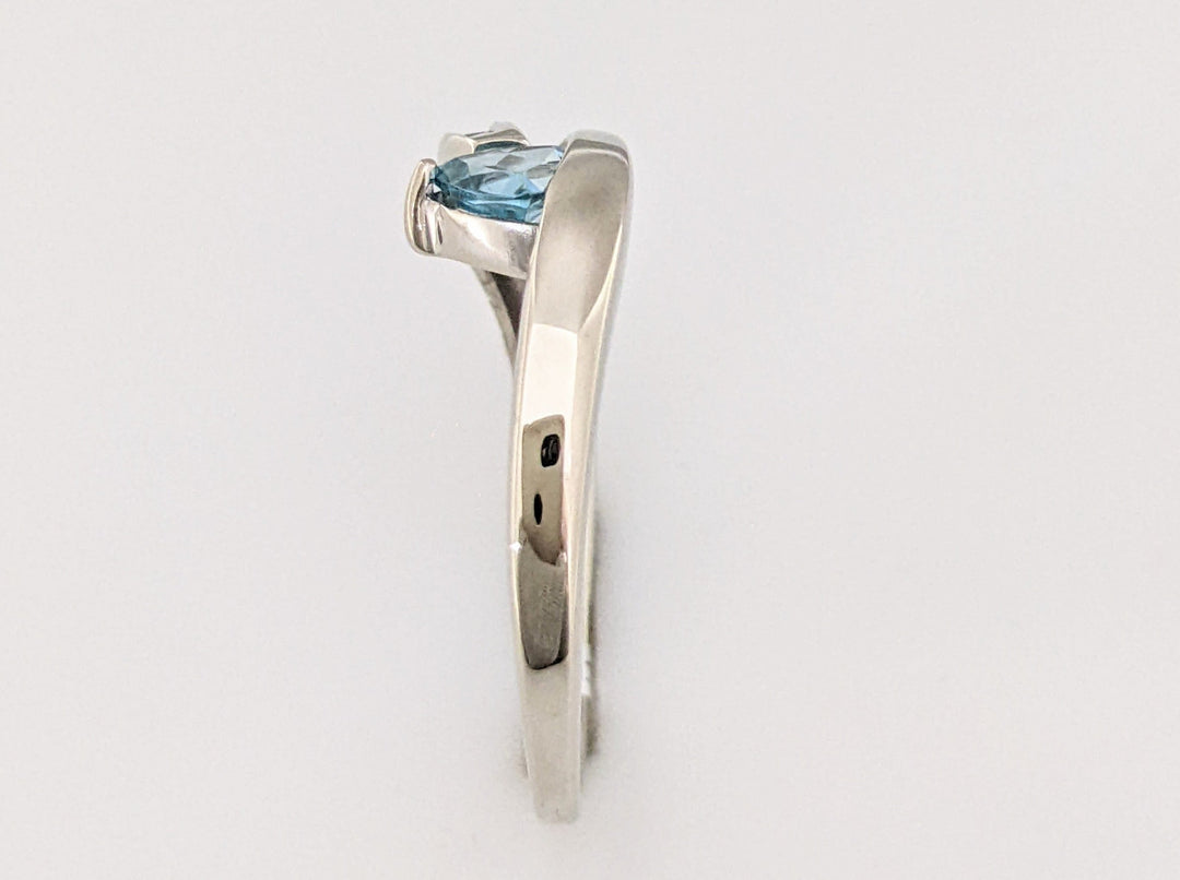 10K WHITE BLUE TOPAZ TRILLION 5MM WITH 4 DIAMONDS ESTATE RING 3.4 GRAMS