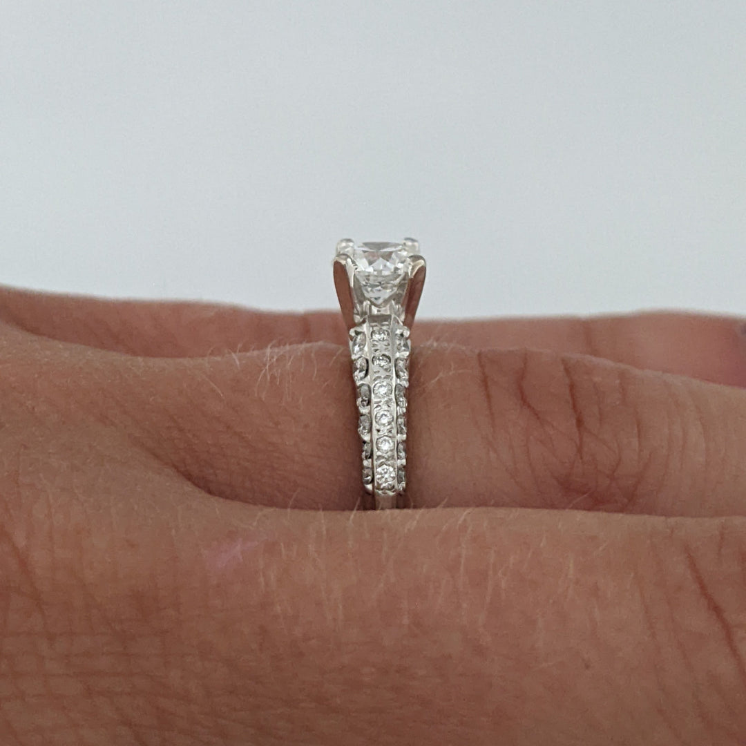 14K WHITE 1.30 CARAT TOTAL WEIGHT I1 H DIAMOND ROUND (37) ESTATE RING 4.9G
