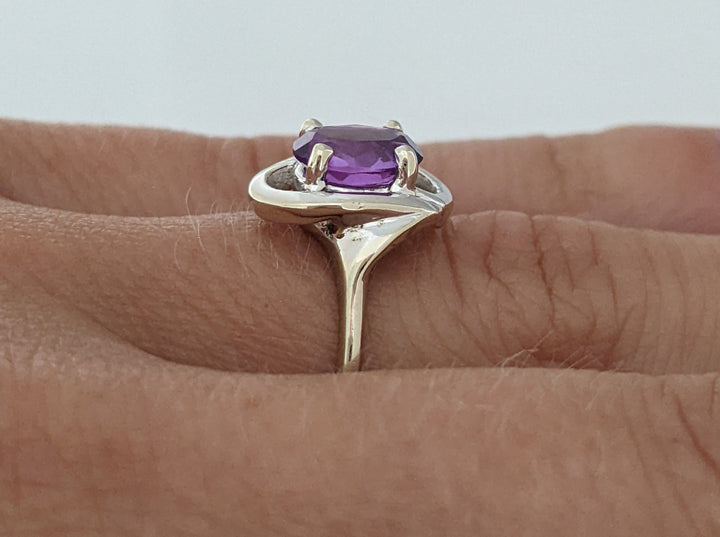 14K WHITE AMETHYST OVAL 5X7 GOLD TRIM ESTATE RING 2.6 GRAMS