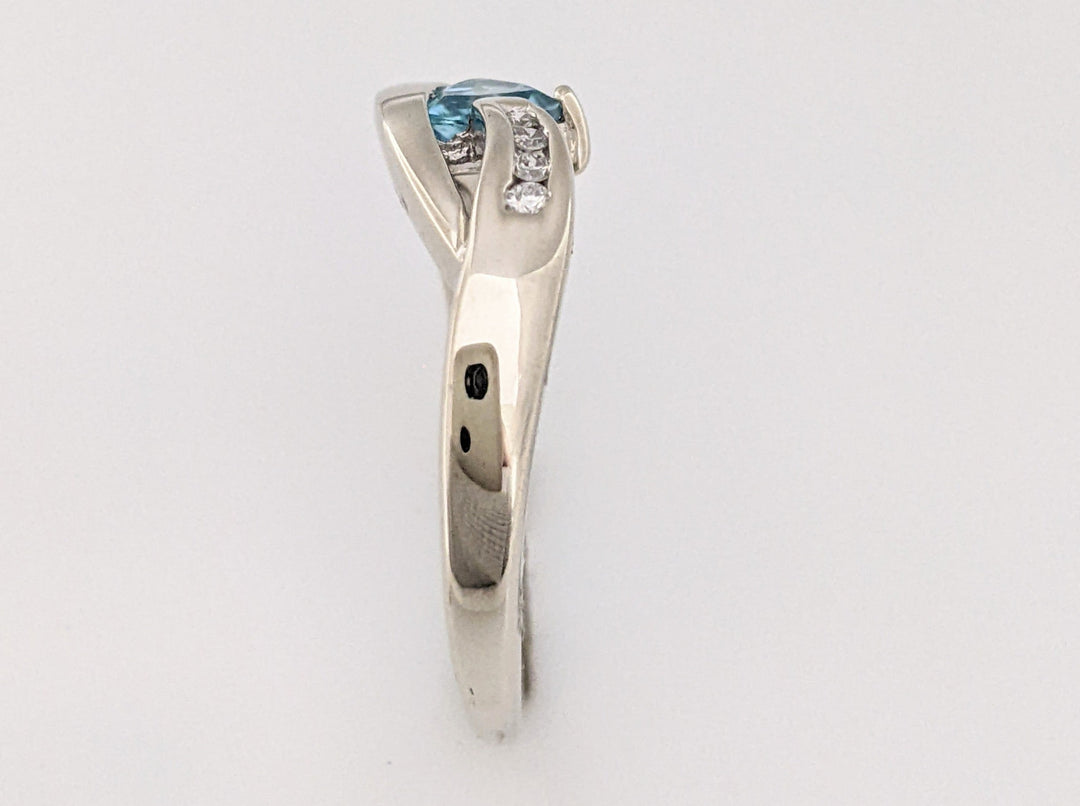 10K WHITE BLUE TOPAZ TRILLION 5MM WITH 4 DIAMONDS ESTATE RING 3.4 GRAMS