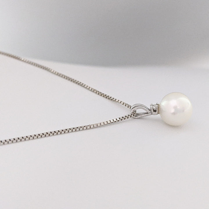 14K WHITE PEARL ROUND 7.5MM WITH MELEE ESTATE PENDANT & CHAIN 2.4 GRAMS