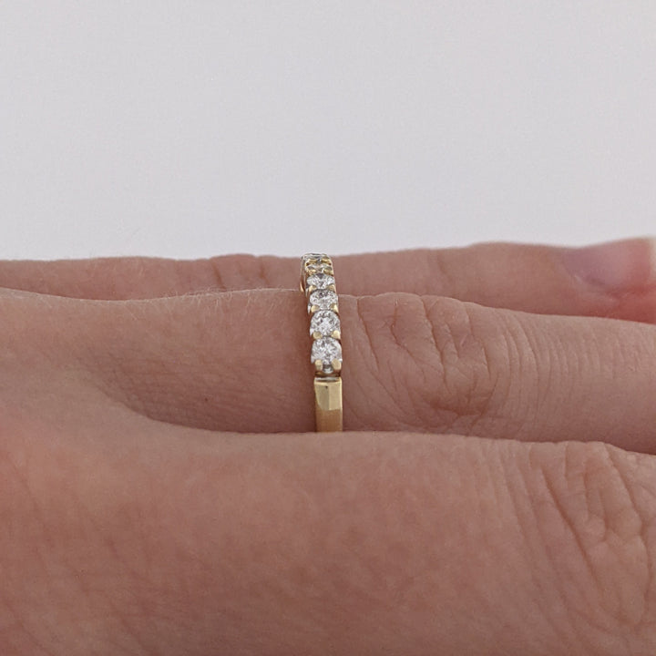 14K .21 CARAT TOTAL WEIGHT I1 H DIAMOND ROUND (7) ESTATE PRONG BAND 2.4 GRAMS