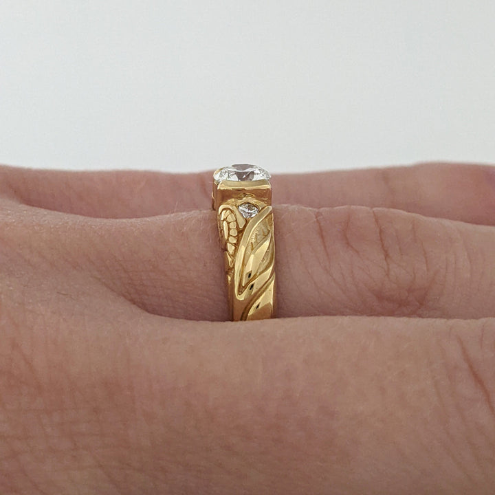18K .55 CARAT TOTAL WEIGHT VS1 H DIAMOND ROUND (3) ESTATE RING 5.5 GRAMS