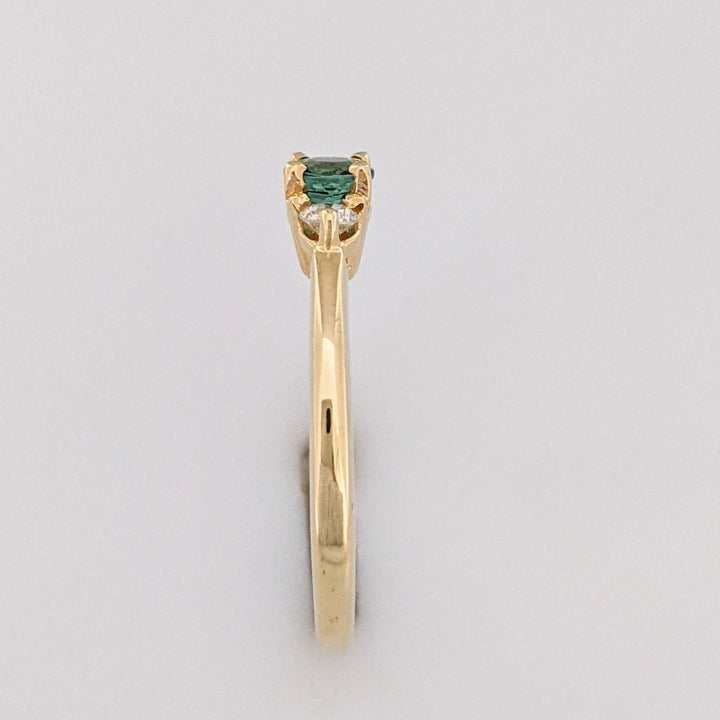 14K GREEN TOURMALINE ROUND 4MM WITH .18 DIAMOND TOTAL WEIGHT ESTATE RING 2.6 GRAMS