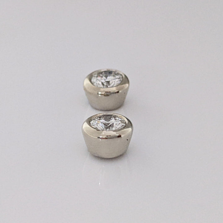 14K WHITE .75 CARAT TOTAL WEIGHT SI2 I DIAMOND ROUND BEZEL SET ESTATE STUD EARRINGS 1.8 GRAMS