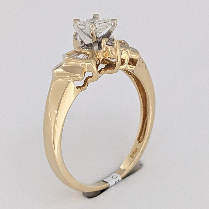 14K .49 CARAT TOTAL WEIGHT I1 H DIAMOND PRINCESS CUT WITH (12) BAGUETTE ESTATE RING 2.7 GRAMS