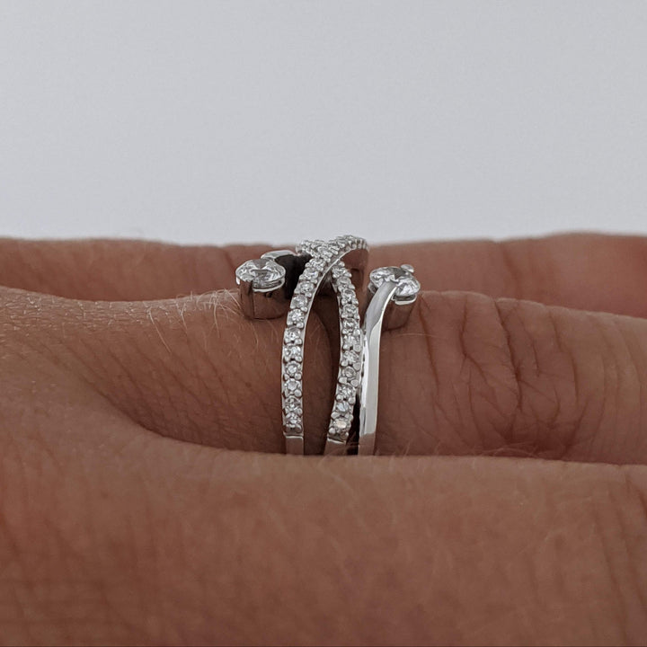10K WHITE .37 CARAT TOTAL WEIGHT I1 I DIAMOND ROUND (49) BYPASS ESTATE RING 3.3 GRAMS