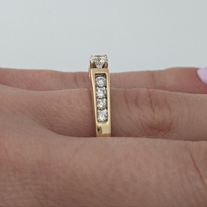 14K .63 CARAT TOTAL WEIGHT SI2 G DIAMOND ROUND (9) ESTATE RING 4.0 GRAMS