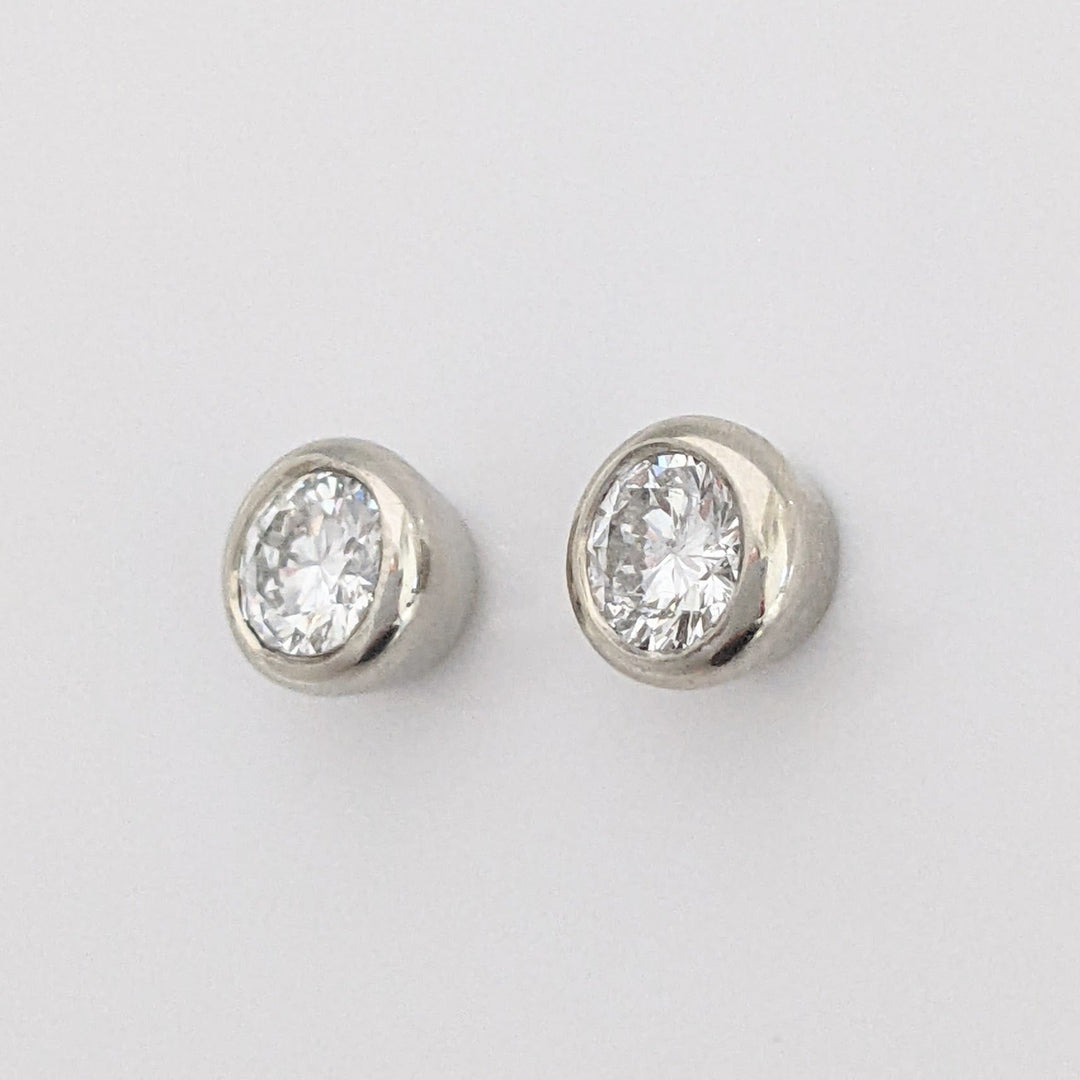 14K WHITE .75 CARAT TOTAL WEIGHT SI2 I DIAMOND ROUND BEZEL SET ESTATE STUD EARRINGS 1.8 GRAMS