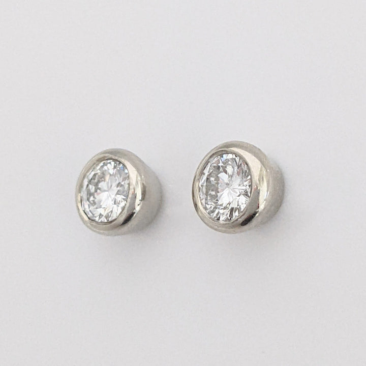 14K WHITE .75 CARAT TOTAL WEIGHT SI2 I DIAMOND ROUND BEZEL SET ESTATE STUD EARRINGS 1.8 GRAMS