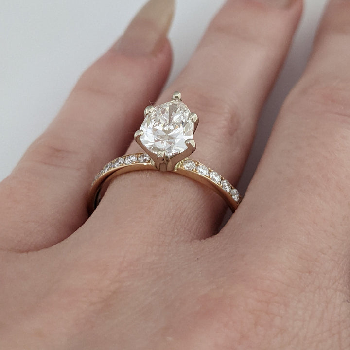 14K 1.83 CARAT TOTAL WEIGHT SI1 I DIAMOND PEAR WITH (16) ROUND MELEE ESTATE RING 2.5 GRAMS